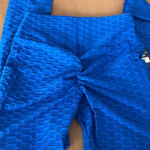 High waisted Booty Defining Workout Leggings in Blue - Picture 4 of 5